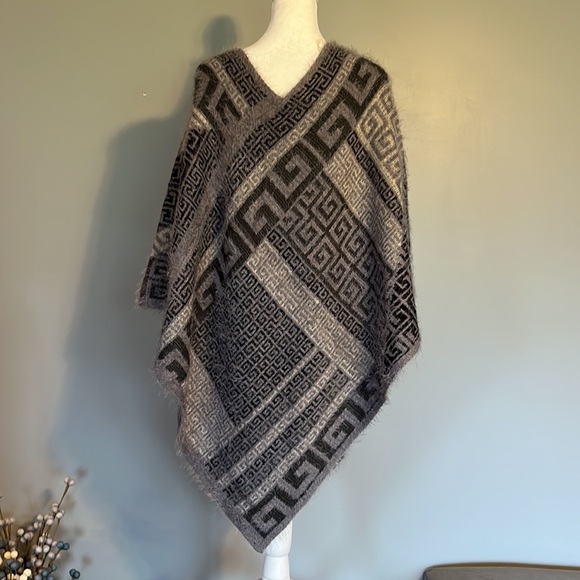Boutique Gray and Tan Poncho, One Size - Picture 6 of 6